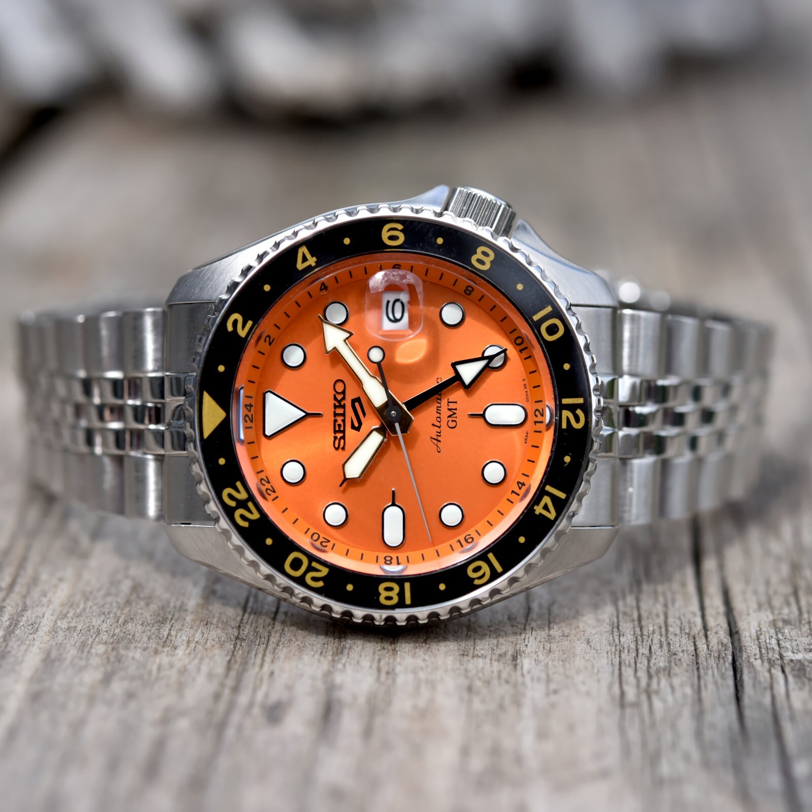 Pre-owned Seiko 5 Sports Stainless Steel 42.5 Mm Gmt Automatic Orange Dial Watch Ssk005k1