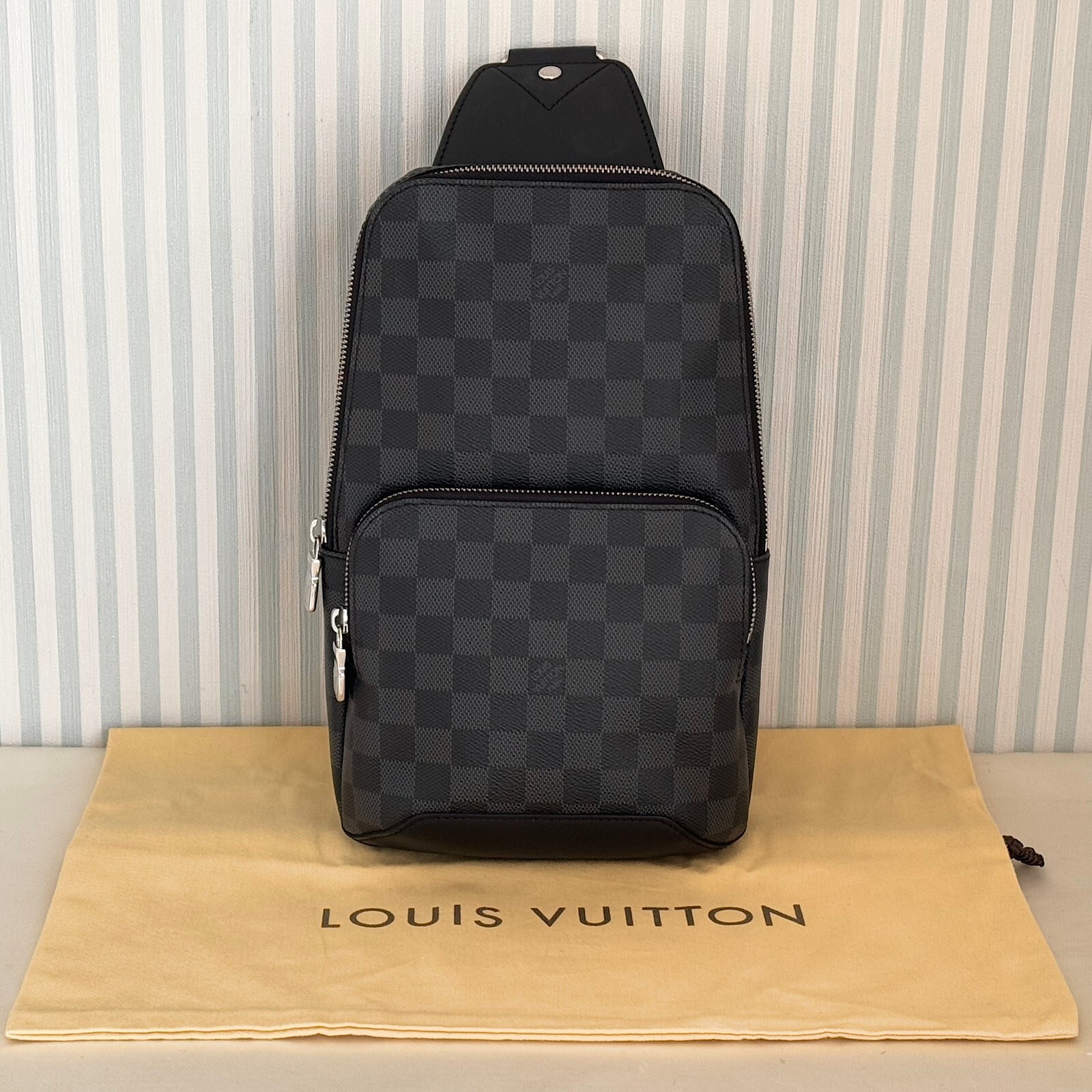 LOUIS VUITTON Avenue Sling Bag N41719 Damier Graphite