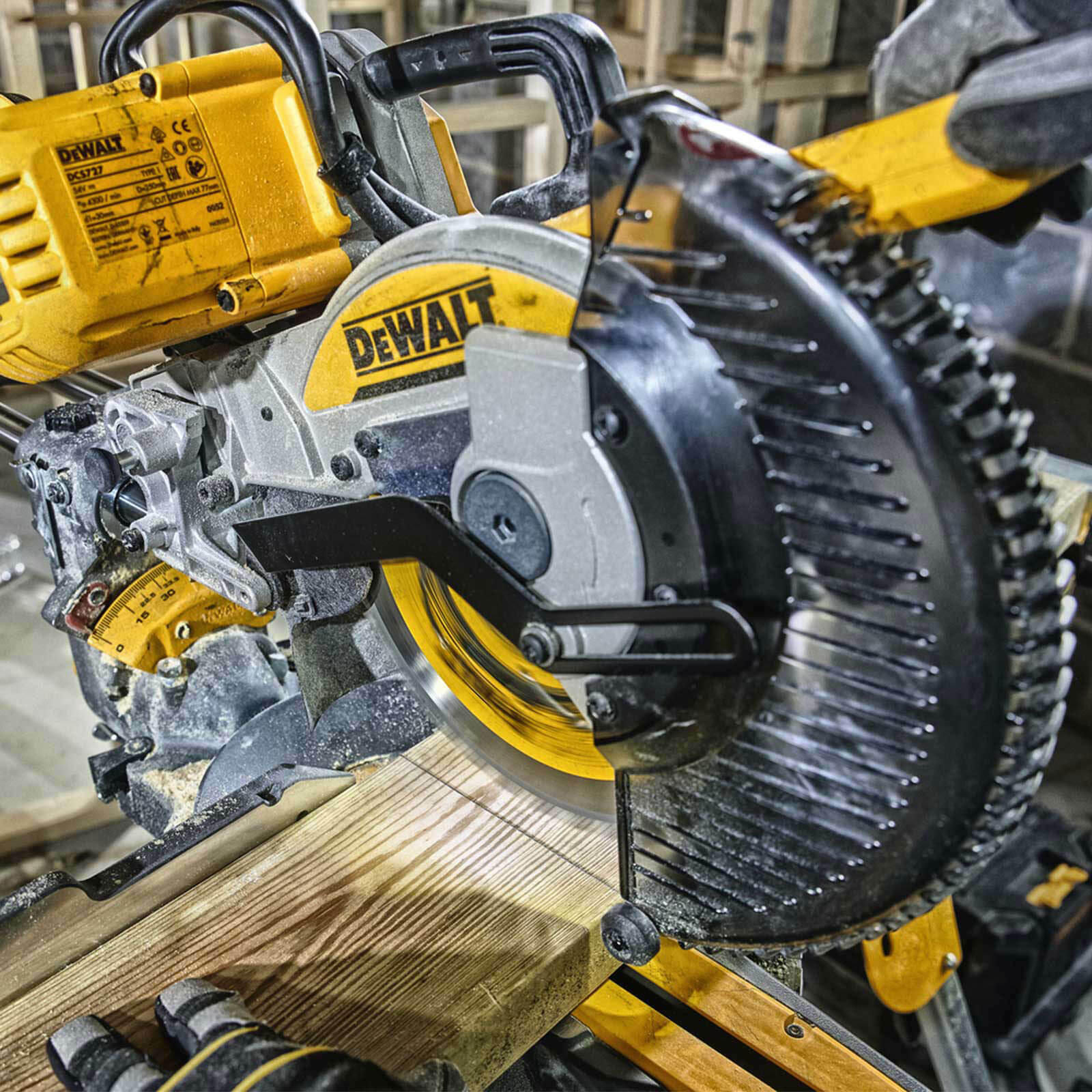 Пила dewalt dcs. Dewalt dc727. dewalt 727 торцовочная пила. dewalt 54 в xr flexvolt dcs578n-xj. гипоидная пила dewalt dws535.