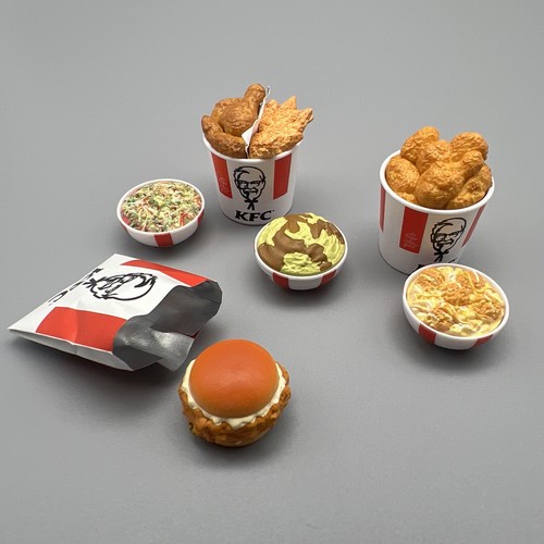 KFC 皿 まとめ売り ケンタッキー KFC クリスマス 絵皿 3枚セット - メルカリ