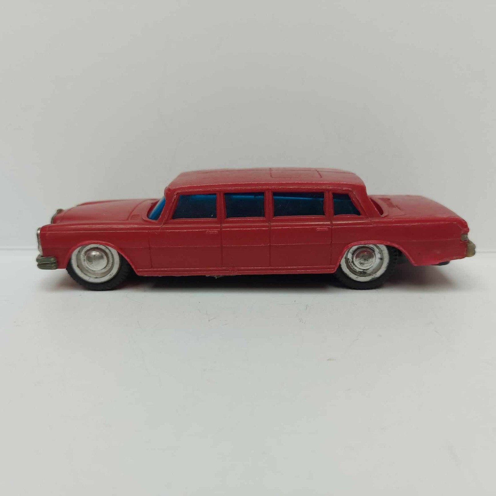 Mini Mite Hong-Kong Mercedes 600 W100 LWB plastic friction