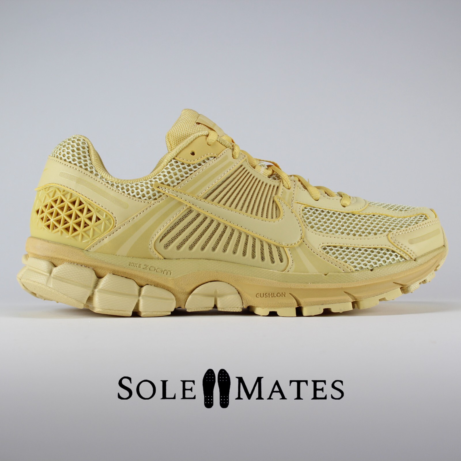 スニーカー Nike Zoom Vomero Rom M Lightning Saturn Gold Flat Gold Light $_57.JPG?set_id=880000500F