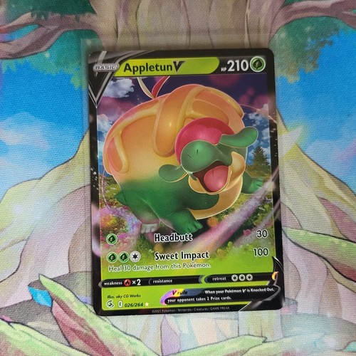 Appletun V 026/264 Holo Ultra Rare Fusion Strike Pokemon Card NM/M