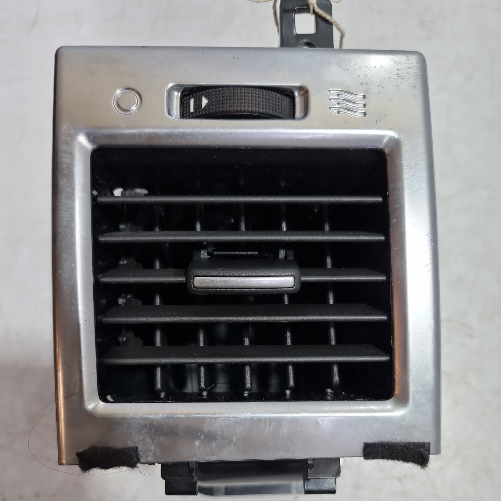 RANGE ROVER SPORT L320 PASSENGER SIDE AIR VENT AH32-19637-B