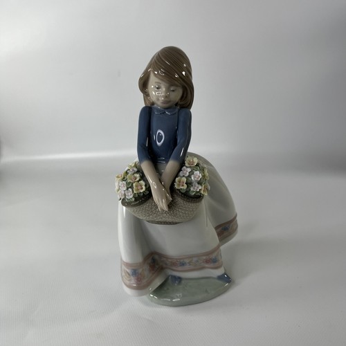 Lladro Figurine 5467 May Flowers Girl With Basket Of Flower