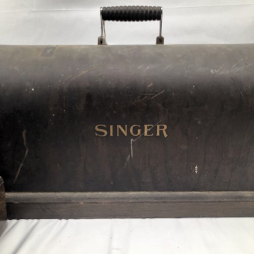 SINGER 1925 Vintage Sewing Machine with Bent Wood Cover and Base