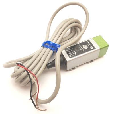 Omron E3S-DS20E1 Photoelectric Sensor, 200mm, 12-24VDC, 40mA, 3-Wire