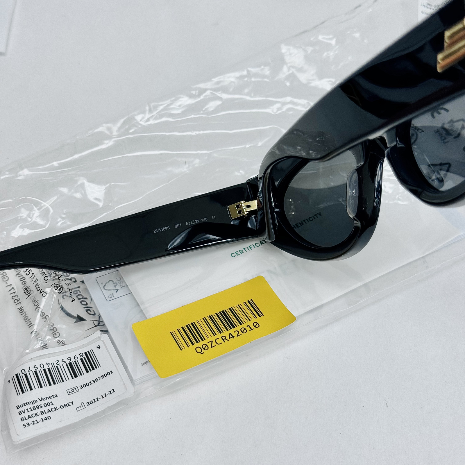 Pre-owned Bottega Veneta Mitre Bv1189s Black Unisex Bold Oval Sunglasses 1189 001 In Gray