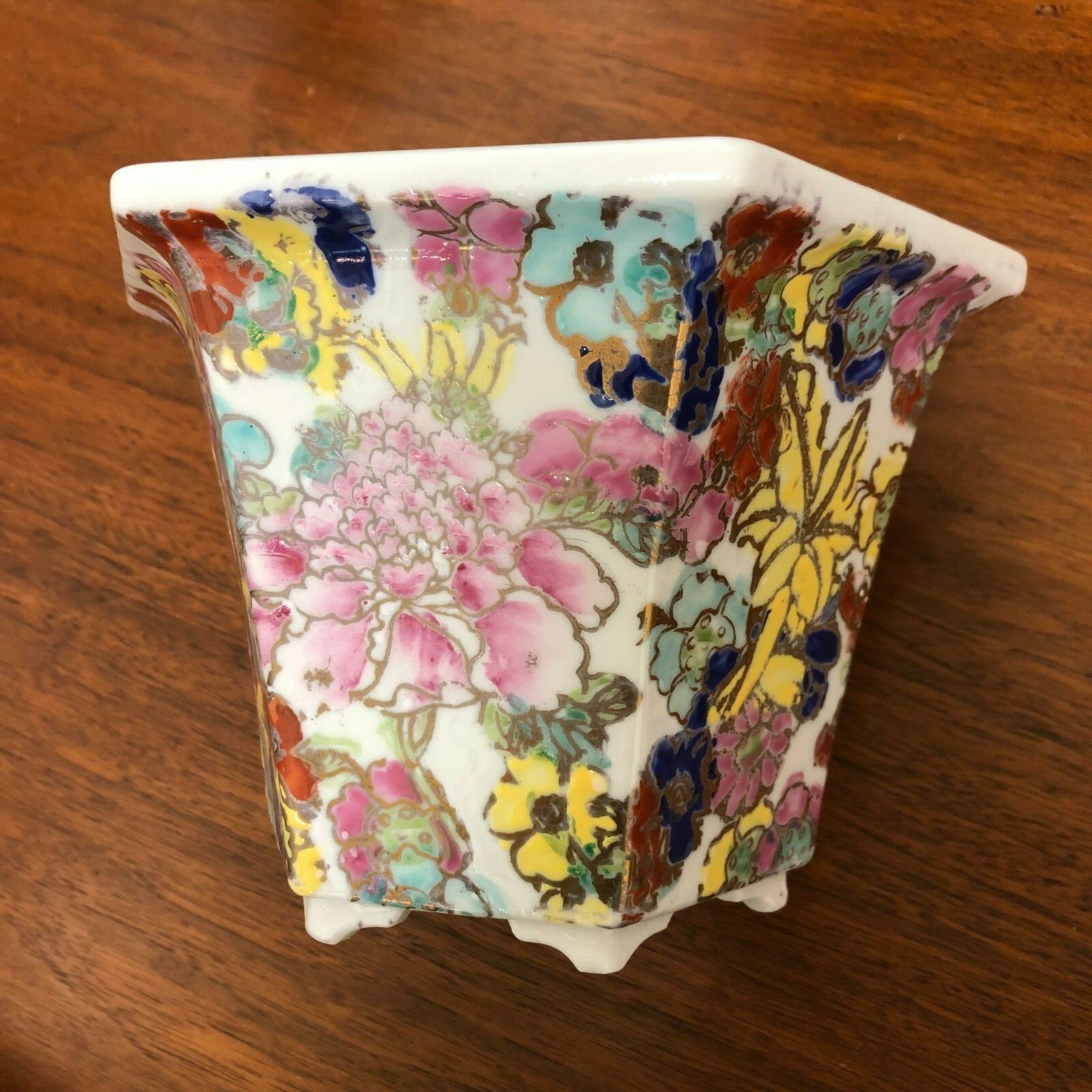 ANDREA BY SADEK CHINOISERIE FLORAL PORCELAIN PLANTER AND SAUCER