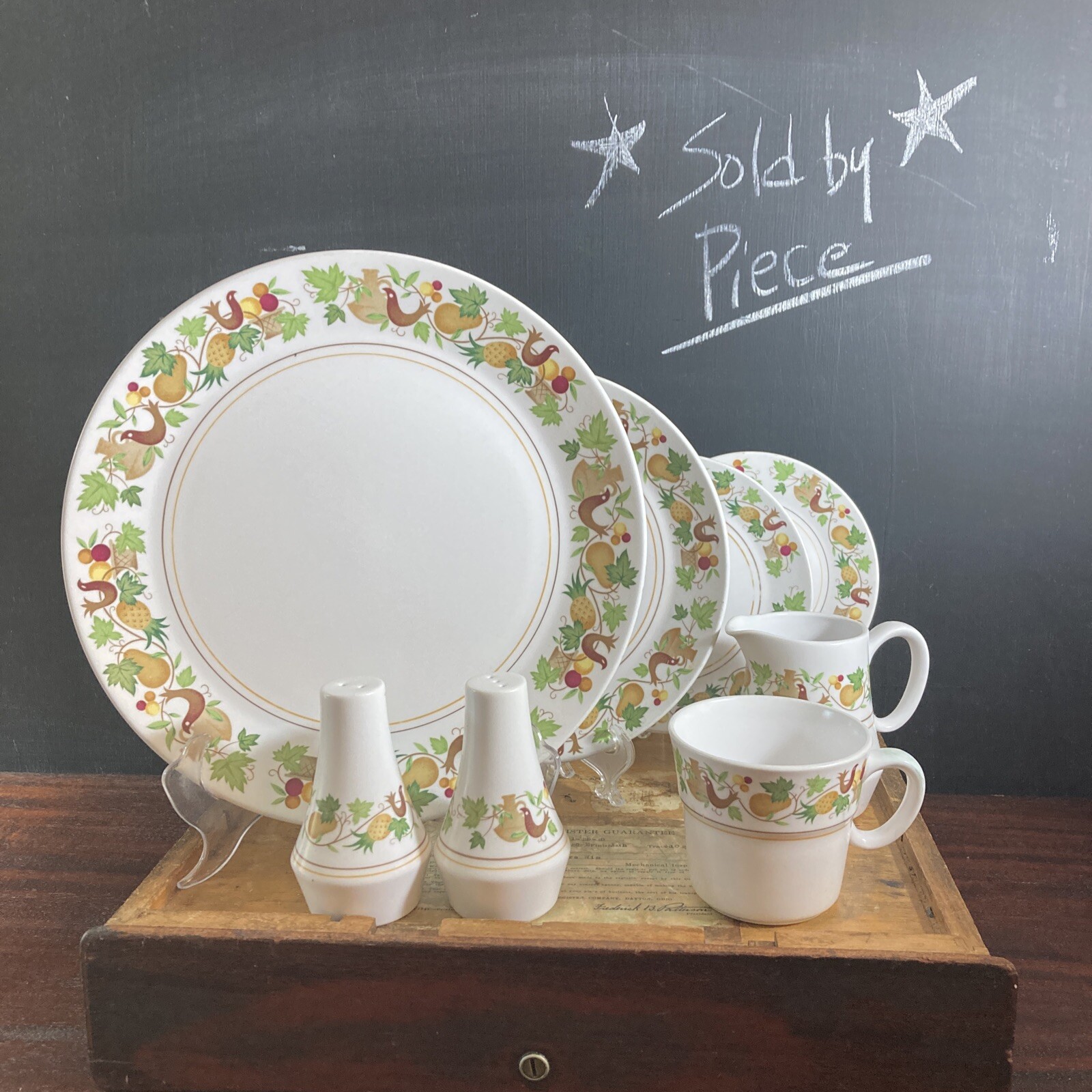 Noritake PROGRESSION China  レトロ柄皿 5枚セット Noritake PROGRESSION China レトロ柄皿 5枚セット