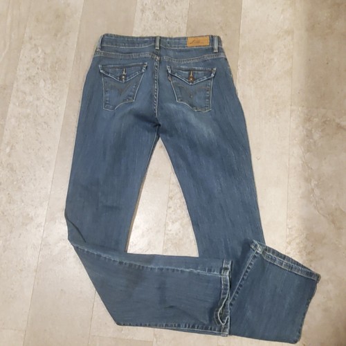 levis demi curve