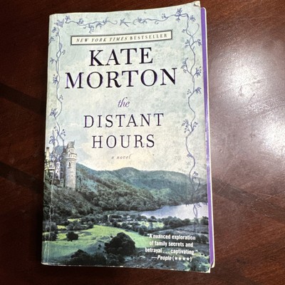 The Distant Hours : A Novel by Kate Morton (2011, Trade Paperback)