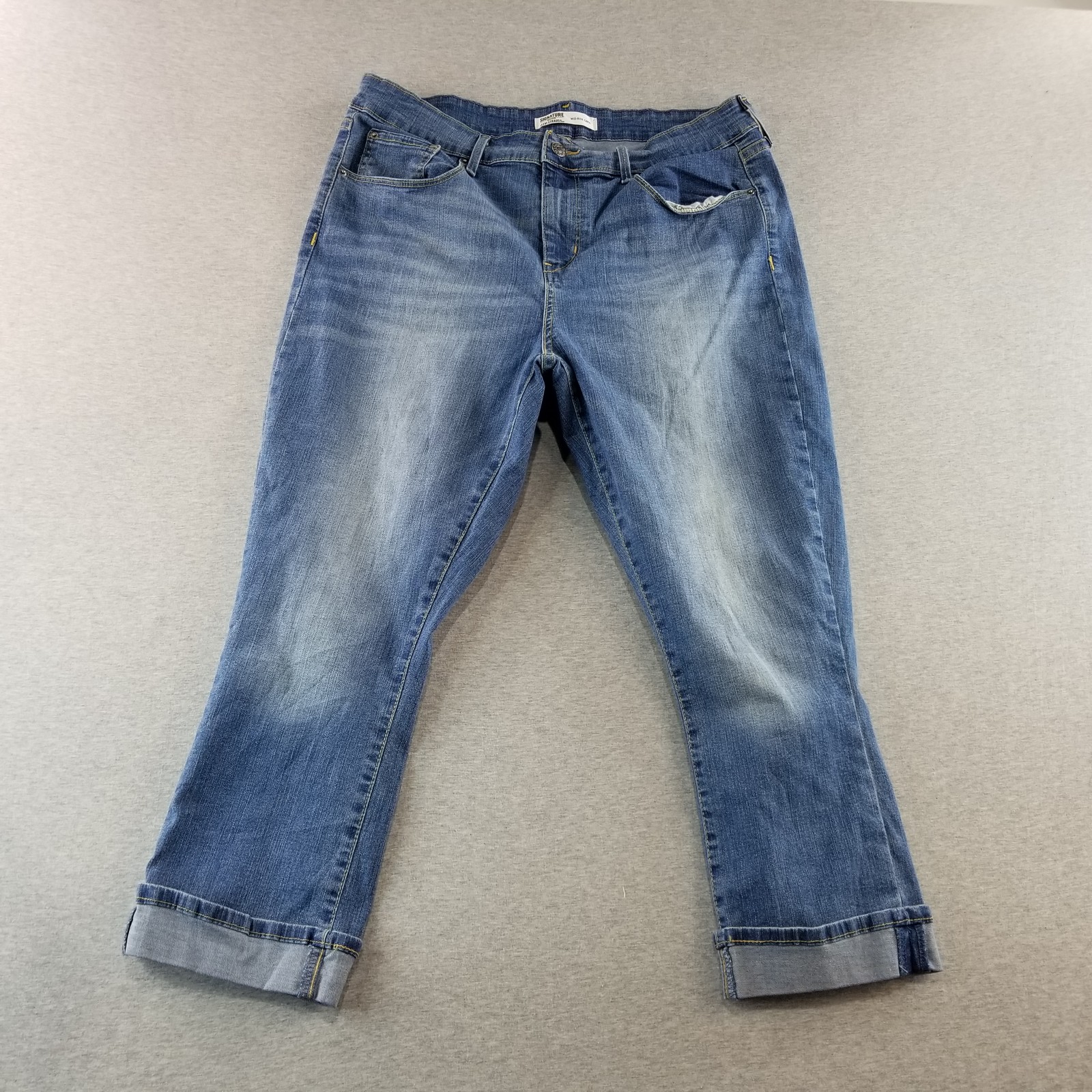 Levi Gold Jeans Women's Sz 14 Mid Rise Capri Med Wash Normcore Cute Comfy Nice