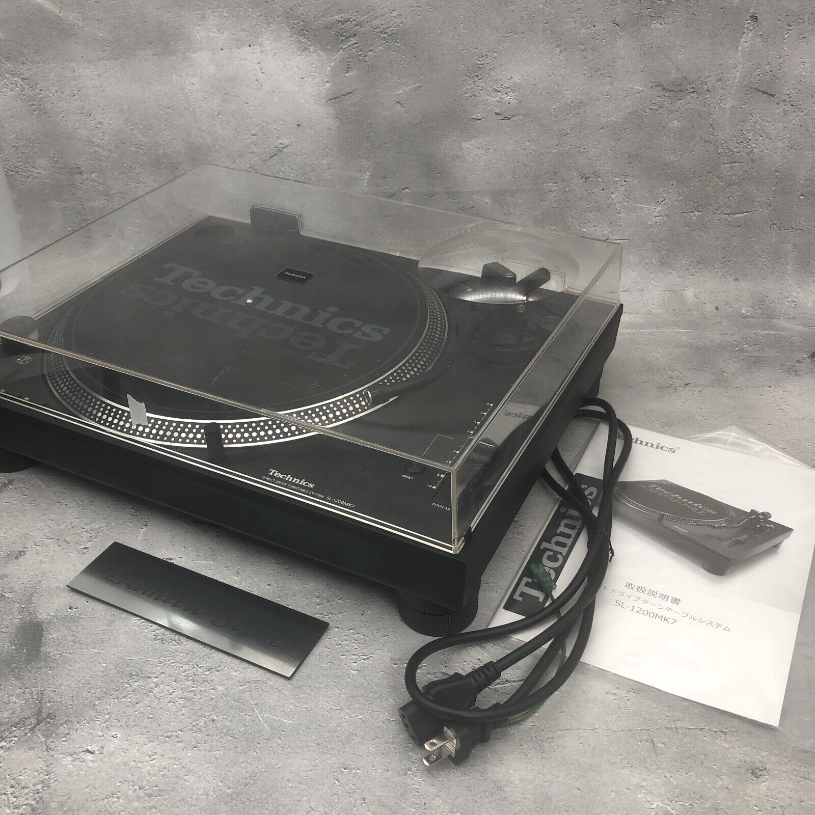 Technics SL-1200MK7-K Direct Drive Turntable System Black Technics SL-1200MK7-K Direct Drive Turntable System Black