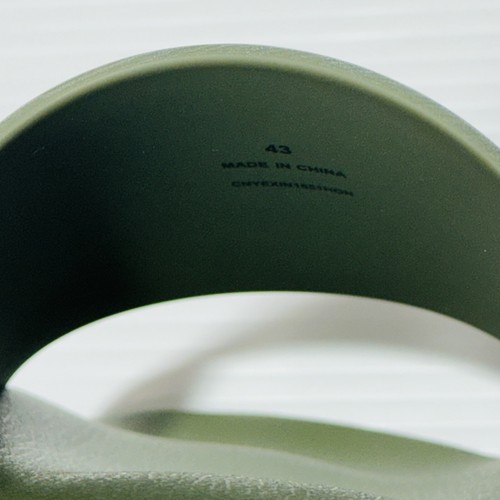 Pre-owned Burberry Nwb  Furley Men Rubber Slip On Slides Sandal Check Army Green 10 Us/43