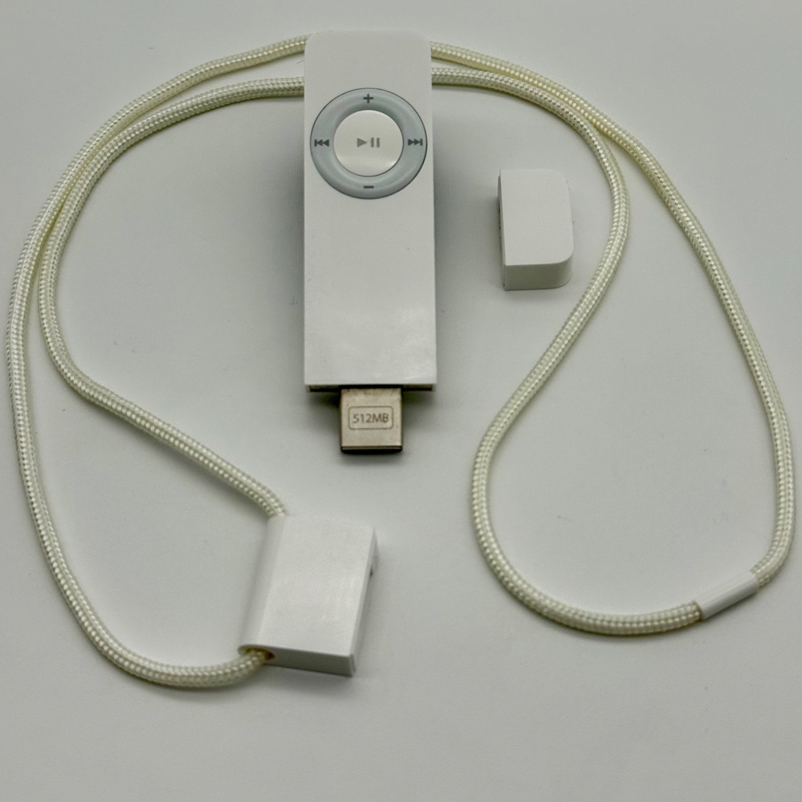 iPod Shuffle 512MB 未使用 デオデオ本店購入 iPod shuffle - 新品未使用 iPod shuffle 希少品の通販 by azuki