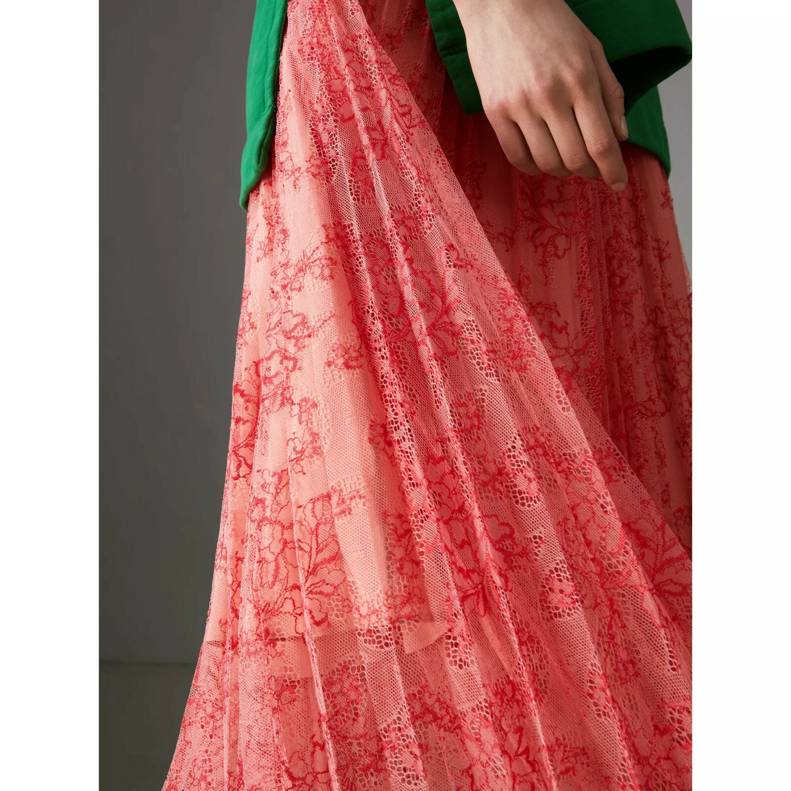 Pre-owned Burberry Pleated Lace Pink Skirt