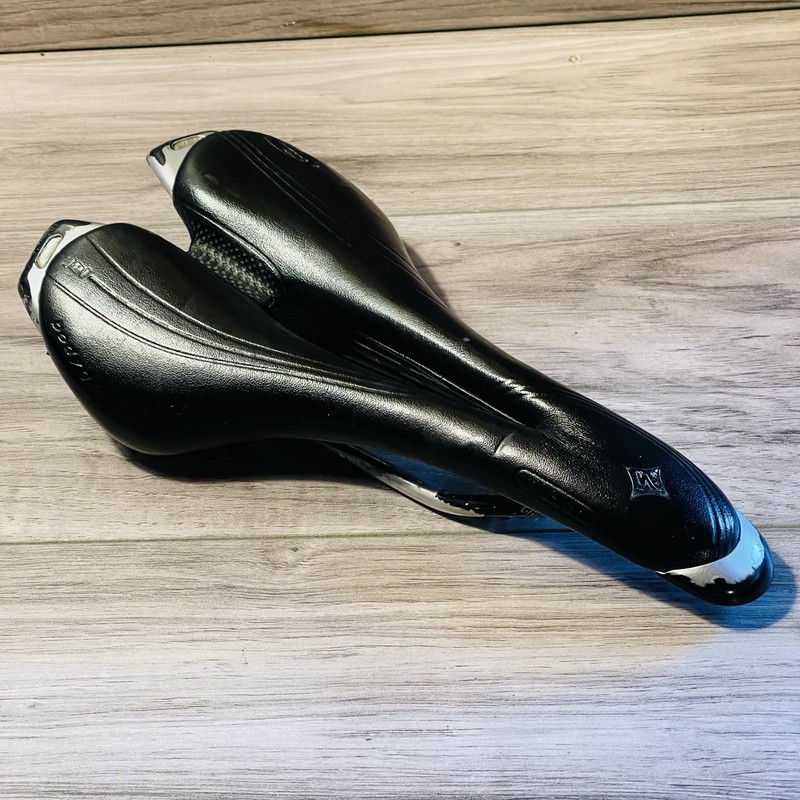 Specialized Toupe gel サドル 143mm $_3.JPG