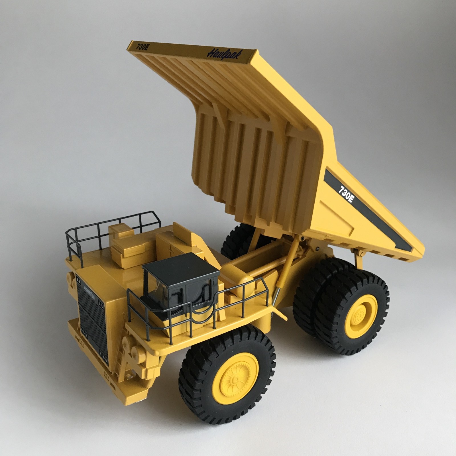 Komatsu Haulpak 730E Dump Mining Truck - 1/50 - Conrad #2723, Low Serial Number!
