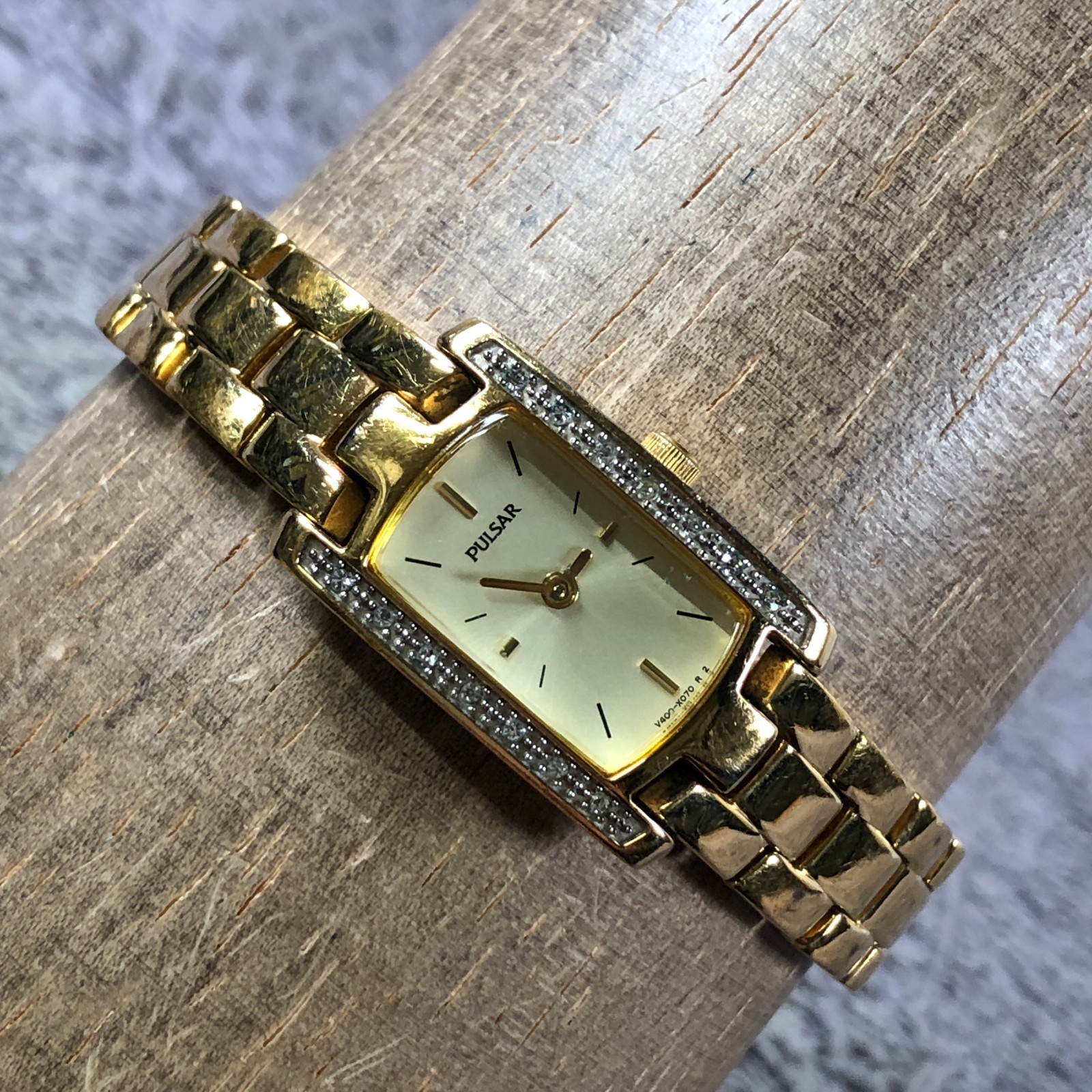 33mmRedBrass+追加Goldplated その2 Vtg Pulsar Women V400-X201 Rhinestones Gold Tone Quartz Analog