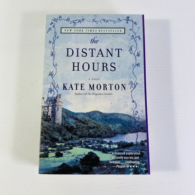 The Distant Hours : A Novel by Kate Morton (2011, Trade Paperback)