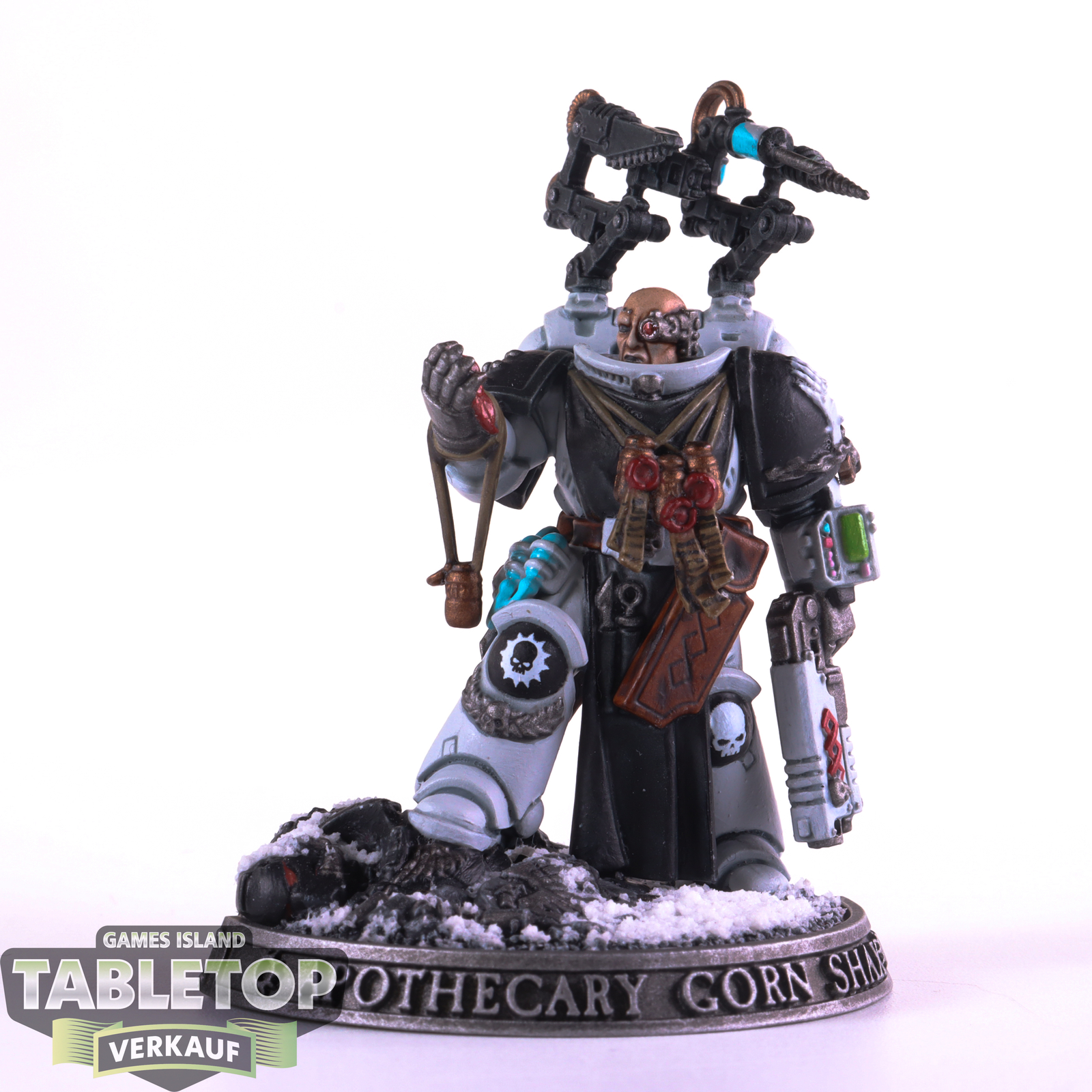 Iron Hands - 1 - Iron Hands Primaris Apothecary - gut bemalt