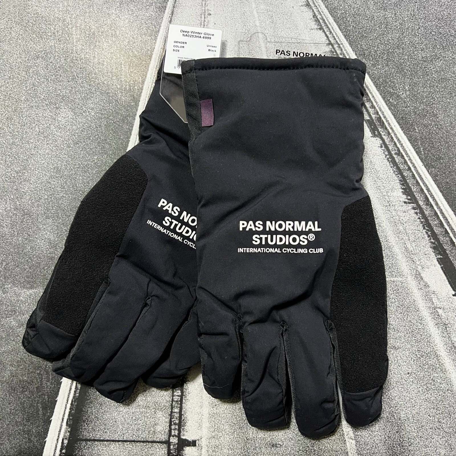 NEW Pas Normal Studios Size- L Logo Deep Winter Gloves Black NEW Pas Normal Studios Size- L Logo Deep Winter Gloves Black