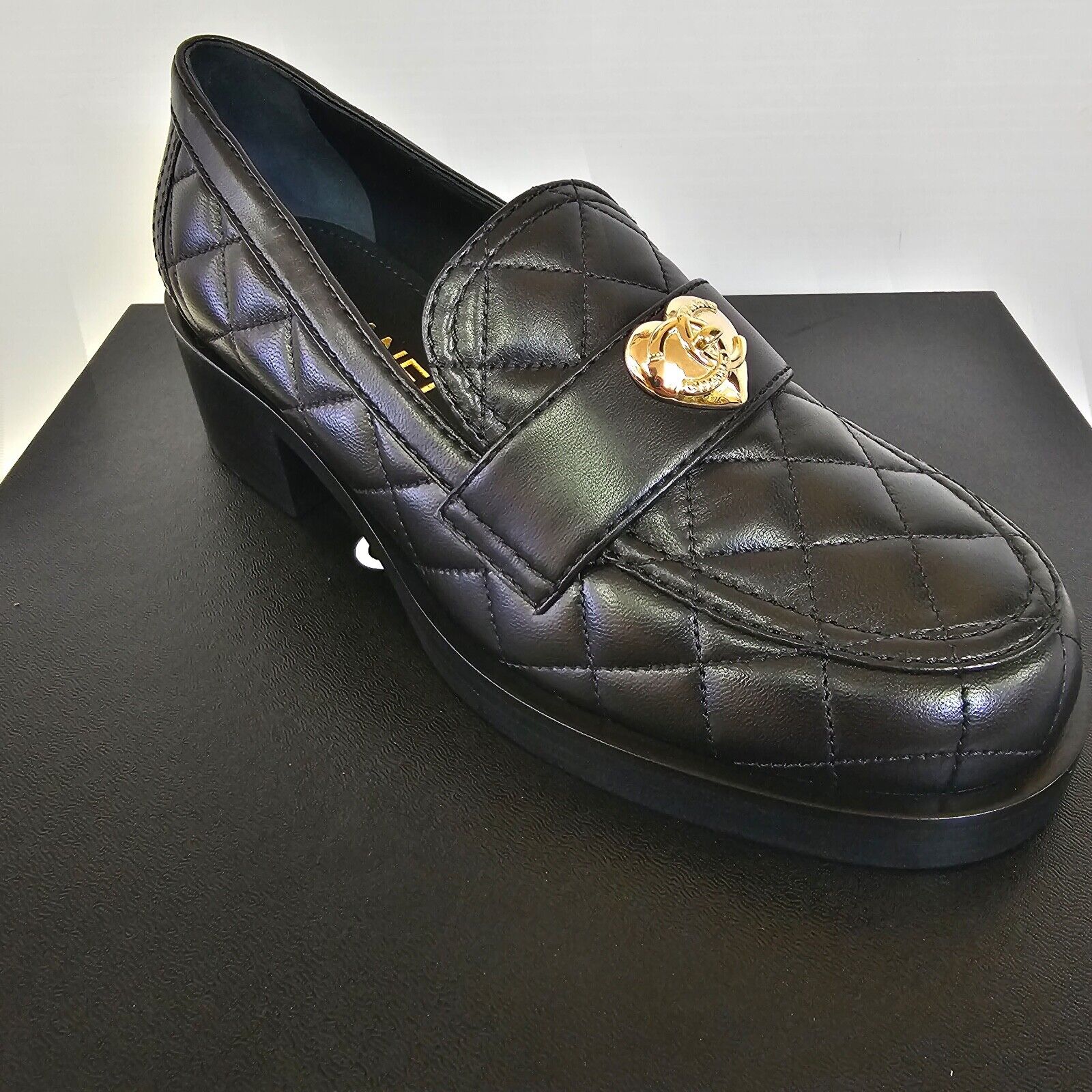 Chanel 23S G39697 Black Quilted CC Gold Logo Loafers 37-40 Chanel 23S G39697 Black Quilted CC Gold Logo Loafers 37-40