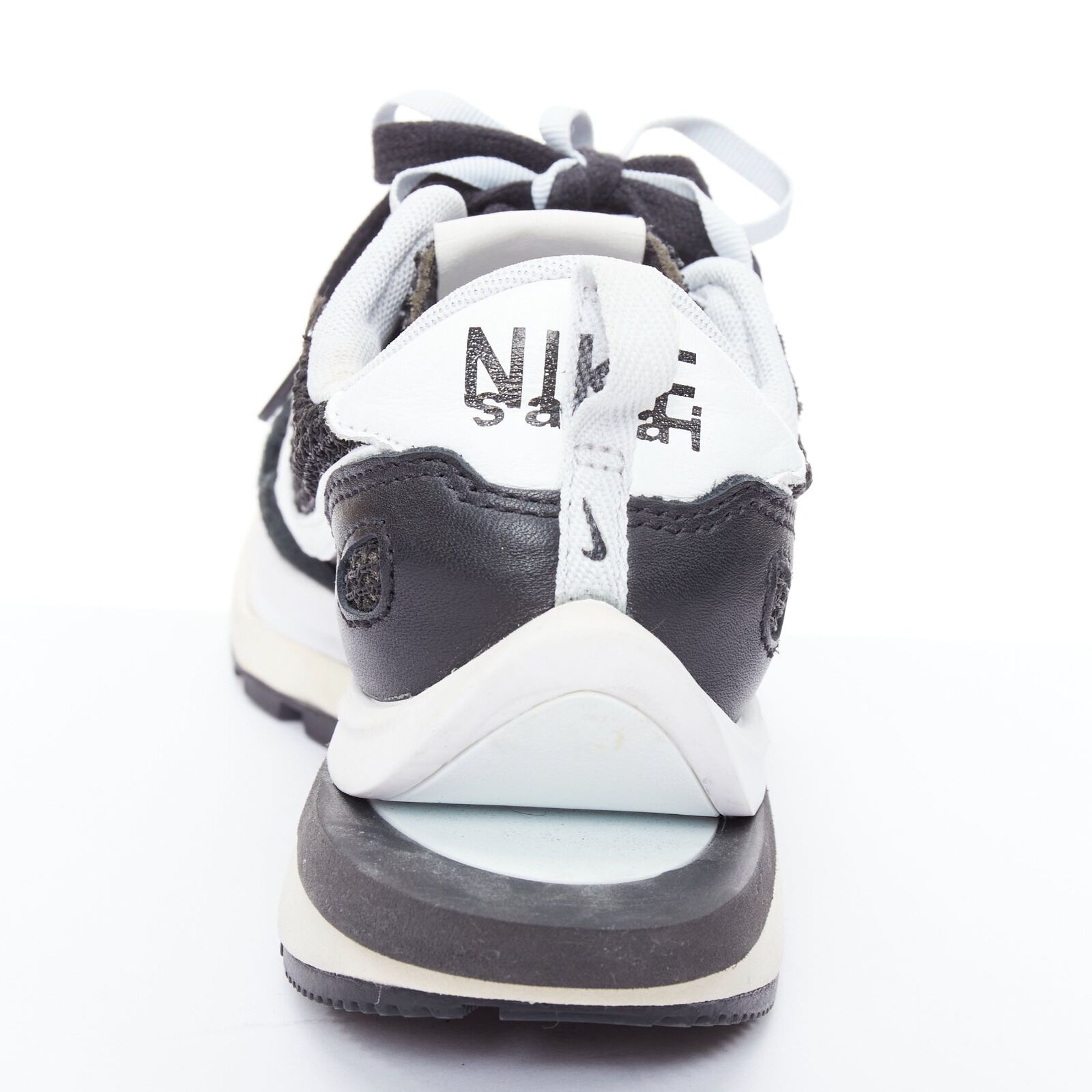 NIKE SACAI VaporWaffle black white mesh laced up sneakers NIKE SACAI VaporWaffle black white mesh laced up sneakers
