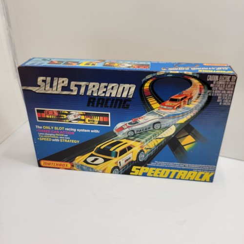 ミニカー MATCHBOX RACING CAR TRANSRORTER Amazon.com: Matchbox Racing Action Pack with Race car and