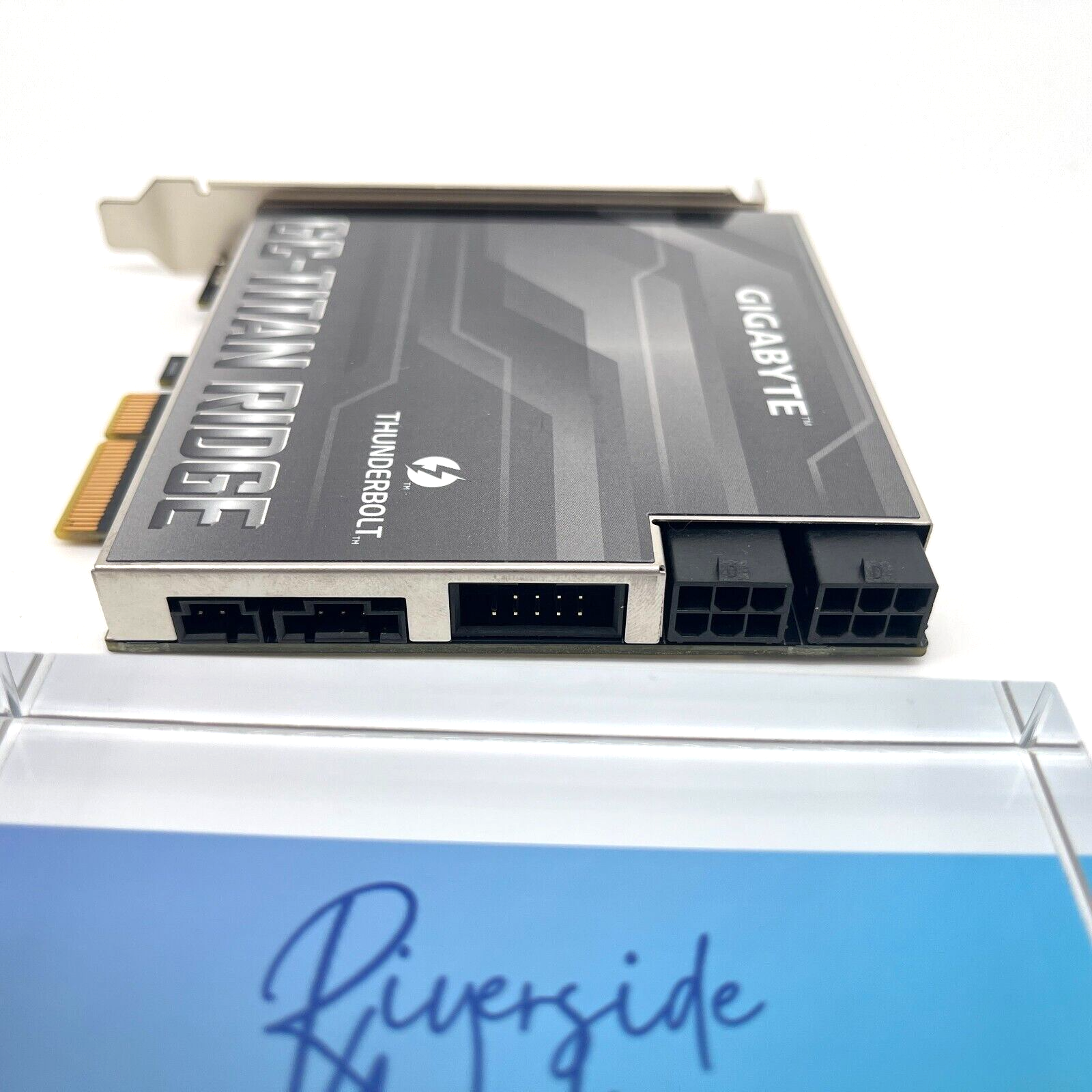 Gigabyte GC-Titan Ridge 2.0 Thunderbolt 3 Add-in Card Gigabyte GC-Titan Ridge 2.0 Thunderbolt 3 Add-in Card