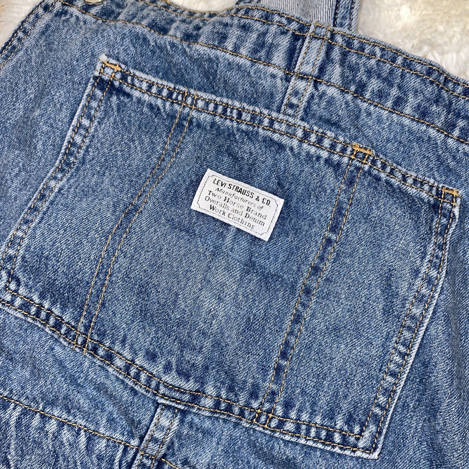 Шорты NEW Levi s Women's L Two Horse 