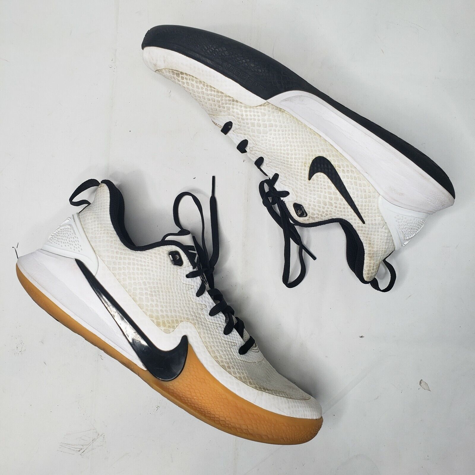 Nike Kobe Mamba Focus White Black GUM SOLES Basketball Shoes Nike Kobe Mamba Focus White Black GUM SOLES Basketball Shoes