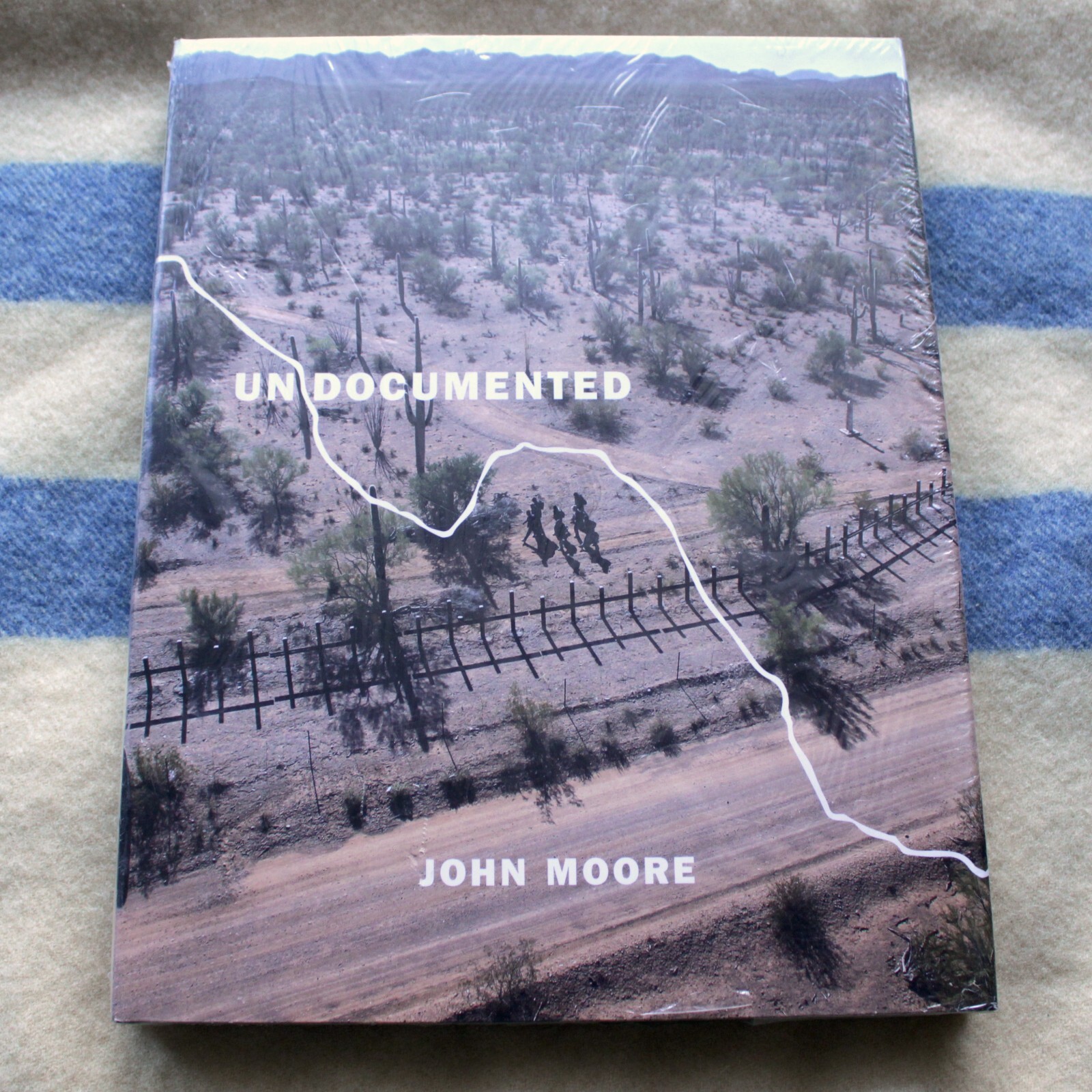 JOHN MOORE写真集 UNDOCUMENTED Undocumented ( Migrants ) by John Moore 2018 HB/DJ *New In