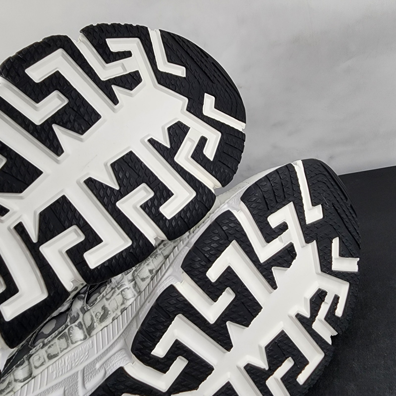 Versace Trigeca Low Top Sneakers Men's 46/13US White/Gray Mix Print Lace Up - Picture 9 of 19