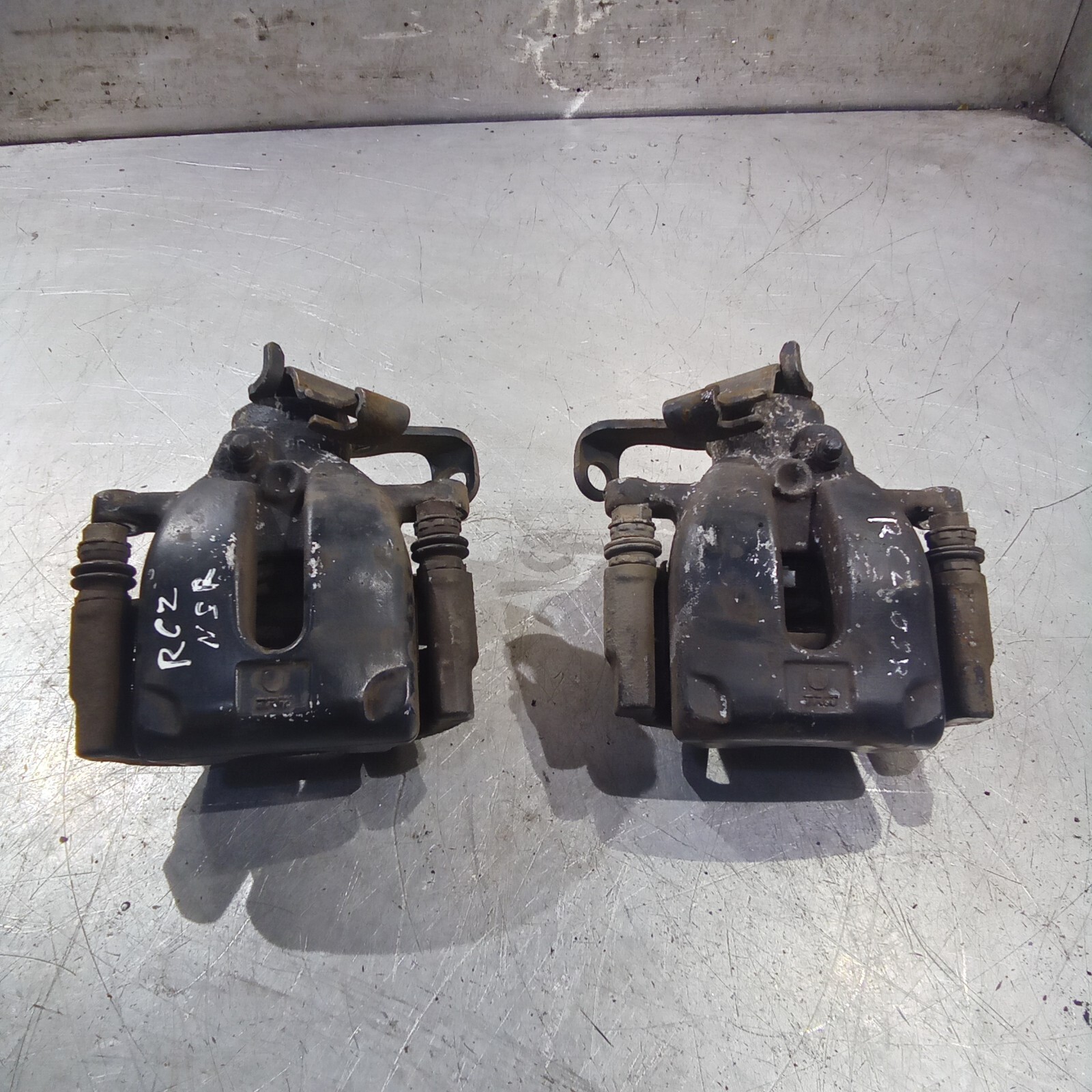 Peugeot RCZ 1.6 THP 2009-2015 PAIR of THP 156 Rear Brake Calipers & Carriers