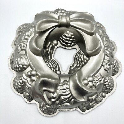 Nordic Ware Holiday Wreath W/ Bow Bundt Cake Pan Cast Aluminum Christmas USA 12 