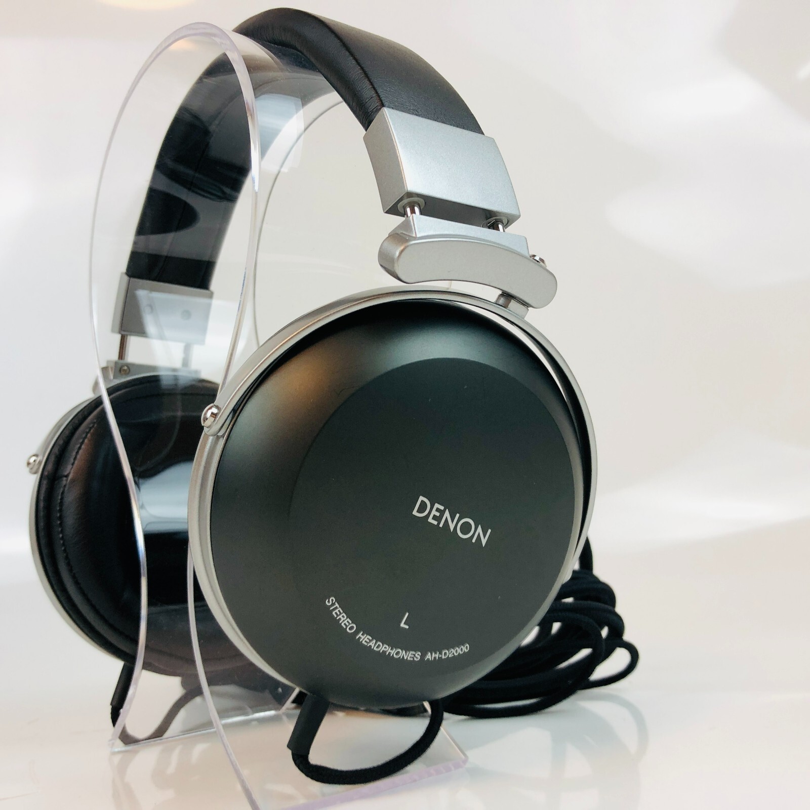DENON AH-D2000 Around-Ear Stereo Headphones Enclosed