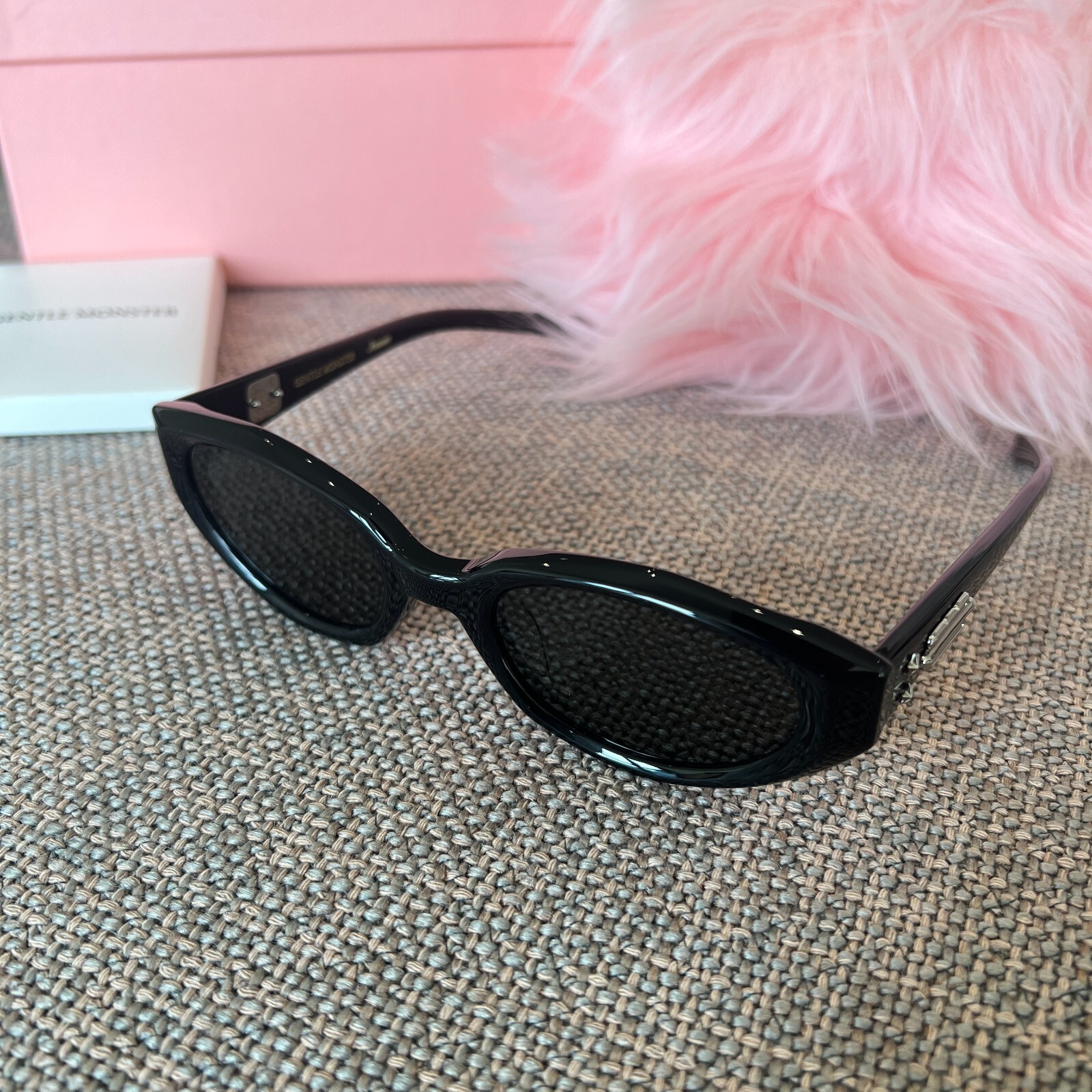 Gentle Monster x Jennie Jentle Salon Fish Tail 01 Black Gray Gentle Monster x Jennie Jentle Salon Fish Tail 01 Black Gray