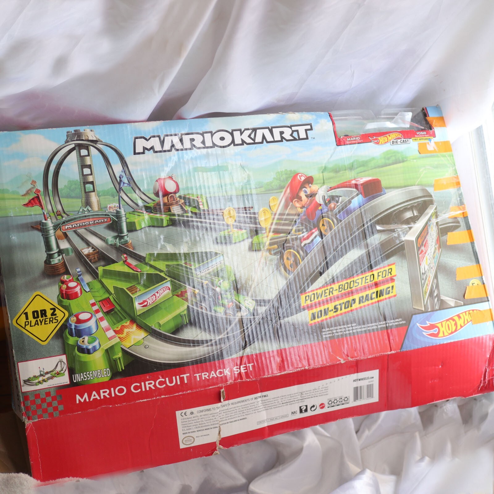 ミニカー Hot Wheels MARIOKART CIRCUIT TRACK SET Amazon.com: Hot Wheels Mario Kart Circuit Track Set & 2 Toy