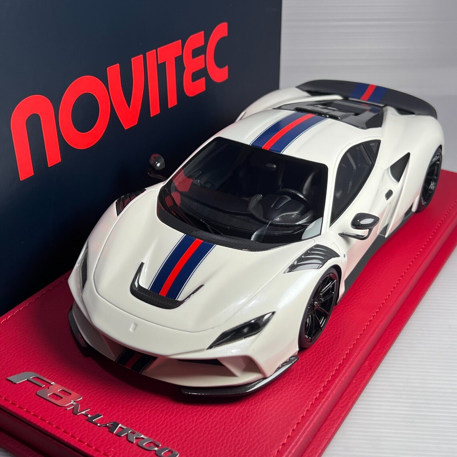 1/18 Peako Ferrari F8 Tributo Novitec N-Largo White with 1/18 Peako Ferrari F8 Tributo Novitec N-Largo White with