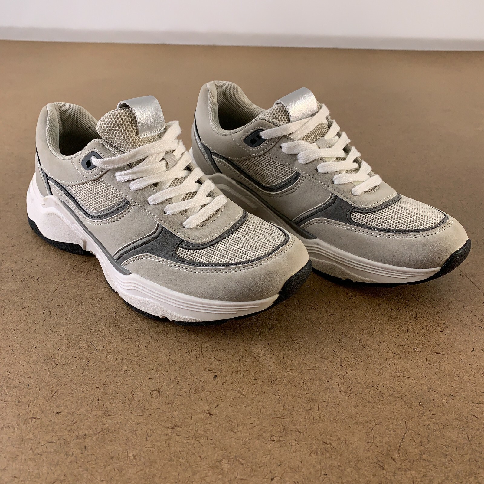 Zara Women's Shoe Size 38 (US 6) Gray Contrast Lace Up Zara Women's Shoe Size 38 (US 6) Gray Contrast Lace Up