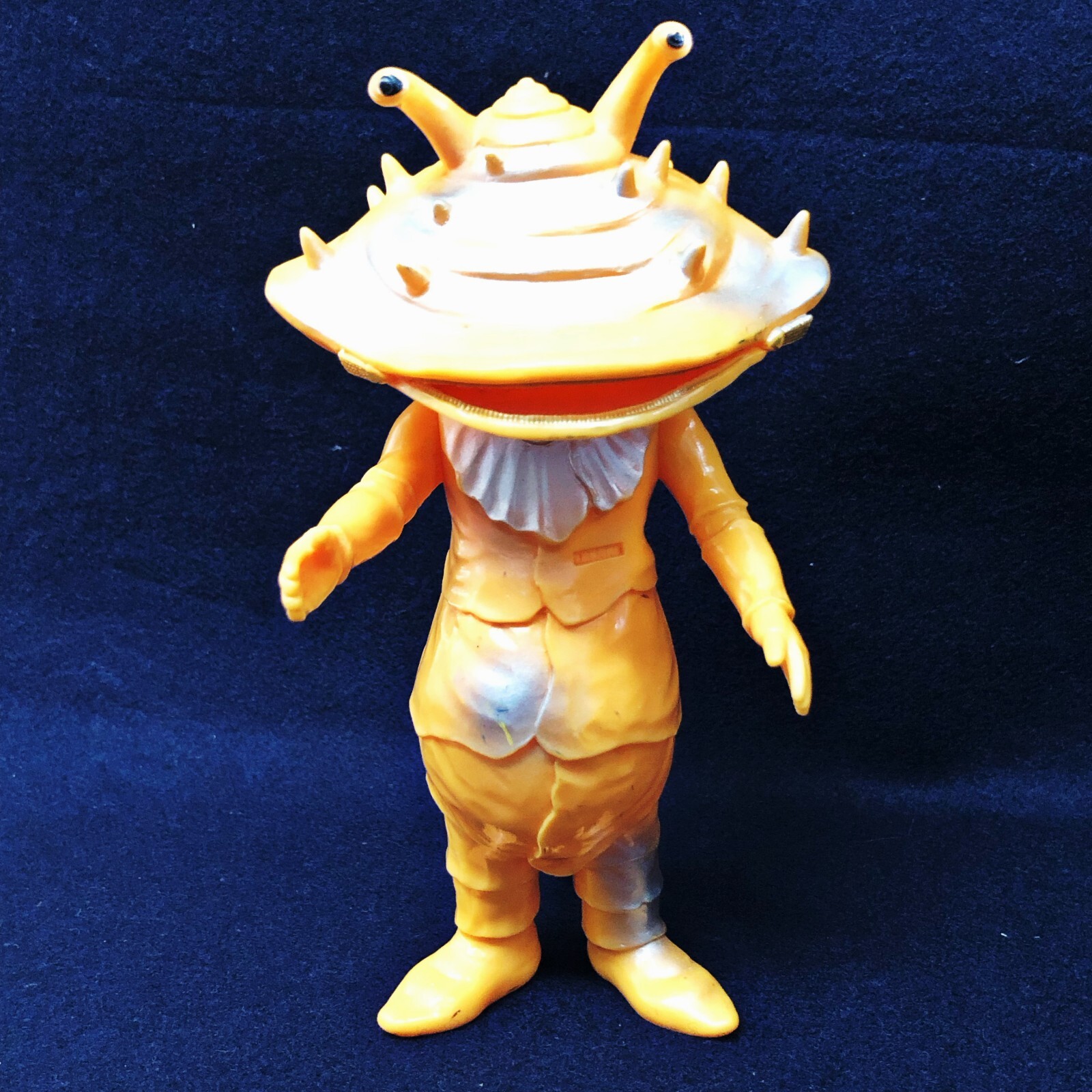 Ultraman Ultra Q Coin Monster Series Kanegon Kaiju Bandai 1983