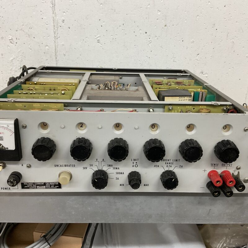 Fluke 382A DC Voltage/Current Calibrator