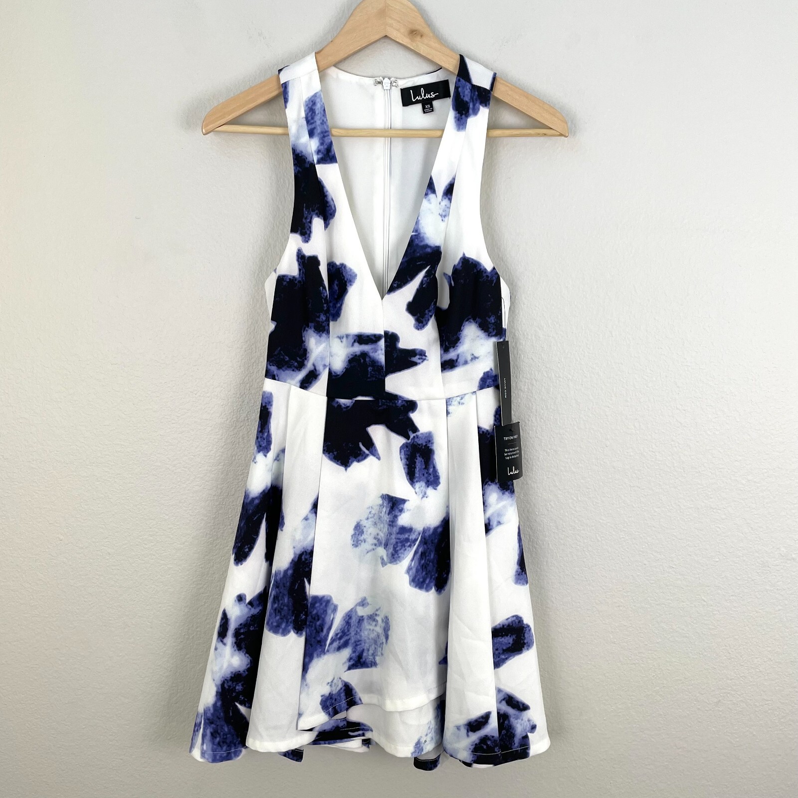 NEW Lulus Womens XS Seeing Chic Blue White Floral Fit Flare