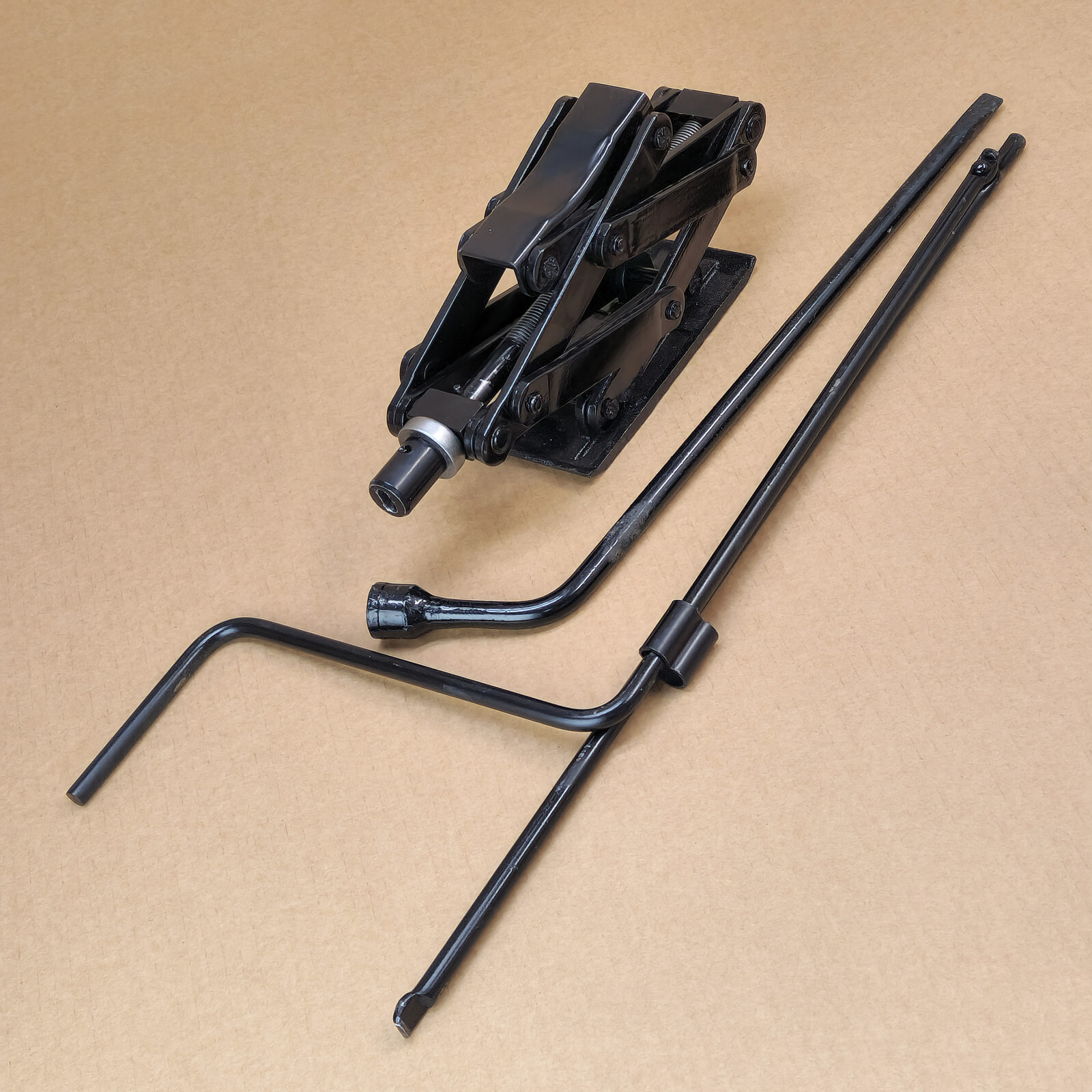 jack.s Hyper Tough T10152W Lifting Scissor Jack, 1.5 Ton Black