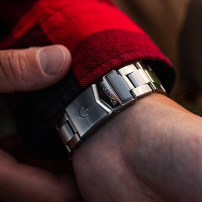Pre-owned Marathon 41mm Arctic Red Maple Large Divers Automatic (gsar) With Stainless Stee
