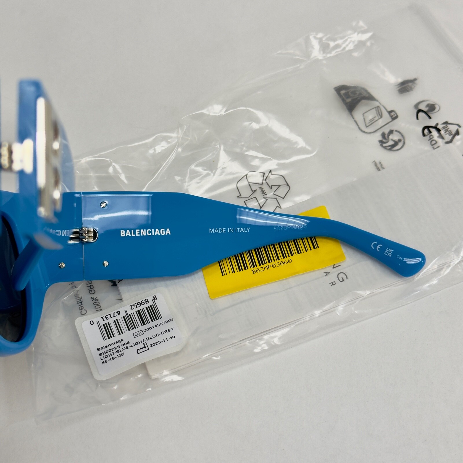 Pre-owned Balenciaga Bossy Cat 0322 Blue Fashion Geometric Unisex Sunglass Bb0322s 006 In Gray