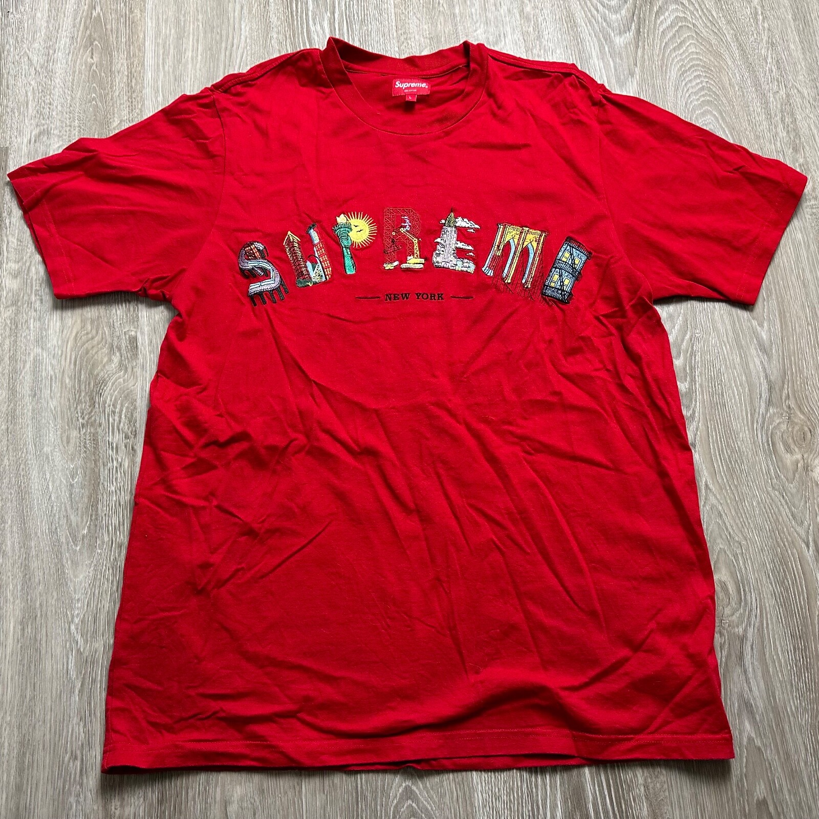 

Supreme SS19 New York City NYC Arc Вышитая красная футболка Мужская большая, Красный