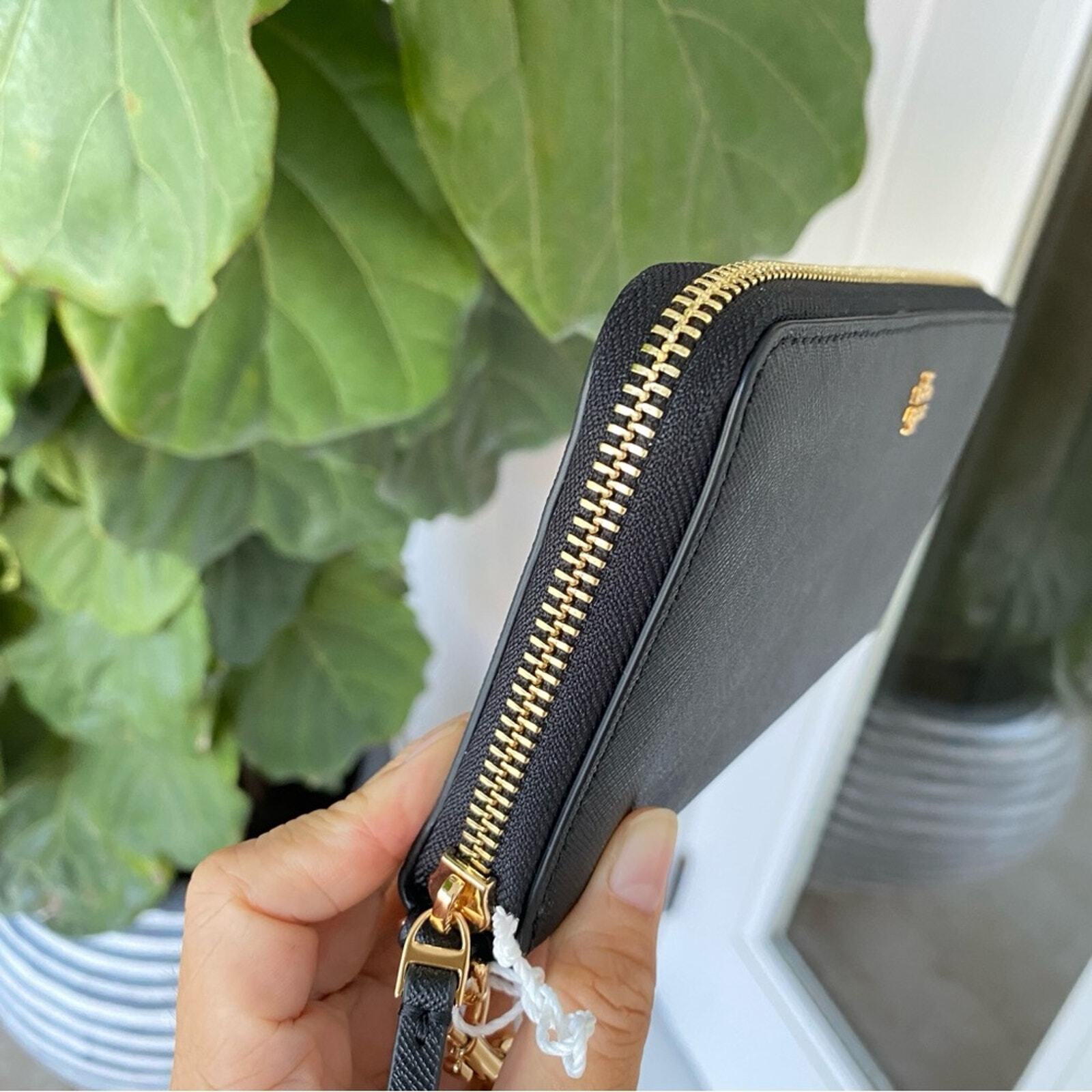 定番 TORY BURCH★EMERSON リスレット付 長財布 162752 Tory Burch Emerson Wristlet Zip Continental Wallet In Black